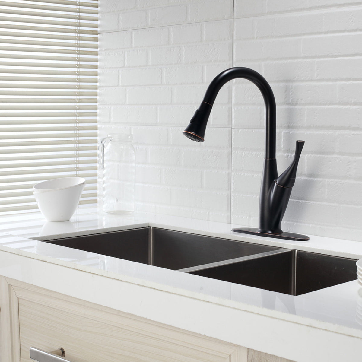 Kitchen Faucet With Pull Out Sprayer - Oil-Rubbed Bronze