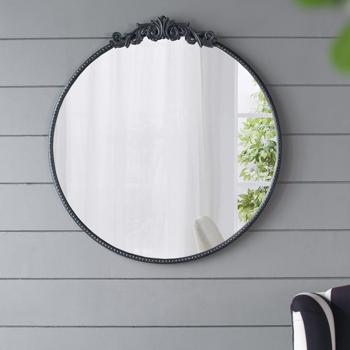 Classic Design Wall Mirror with Baroque-Inspired Frame – Gold or Black
