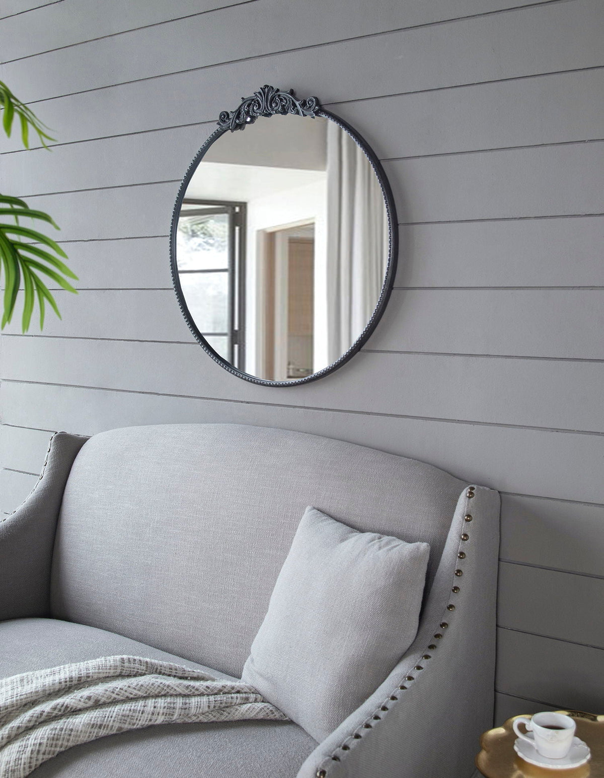 Classic Design Wall Mirror with Baroque-Inspired Frame – Gold or Black