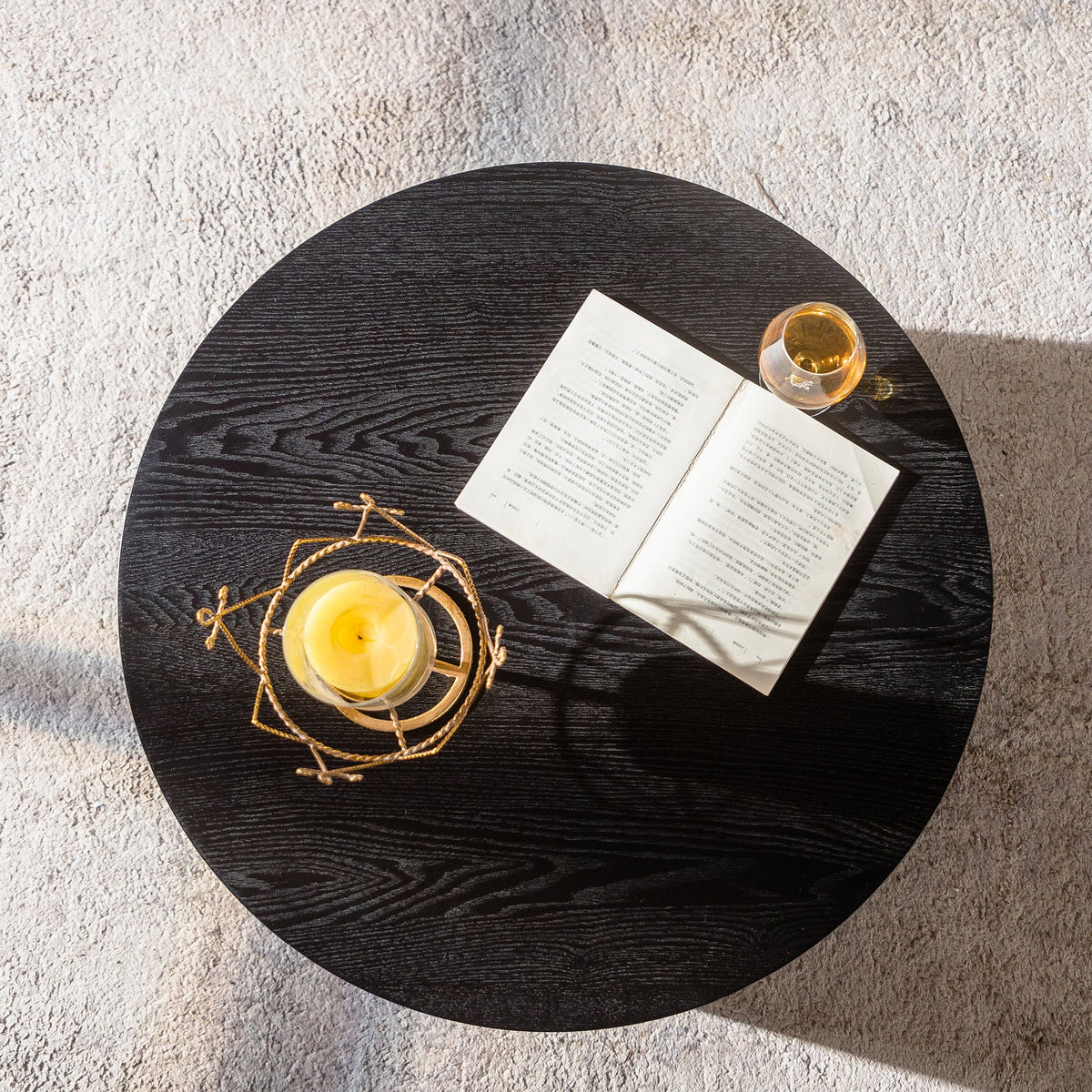 Round Coffee Table with Lift and Handcrafted Relief - Black or Walnut