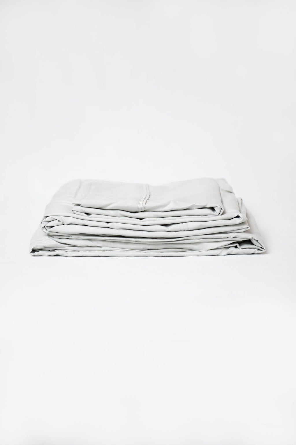 Micro and Bamboo Hypoallergenic Split Sheet Set with Thermo-Regulating Comfort - White or Gray
