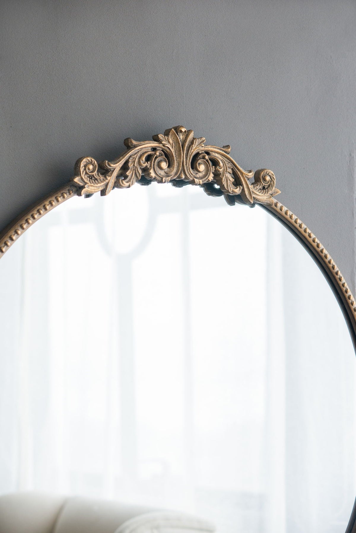 Classic Design Wall Mirror with Baroque-Inspired Frame – Gold or Black