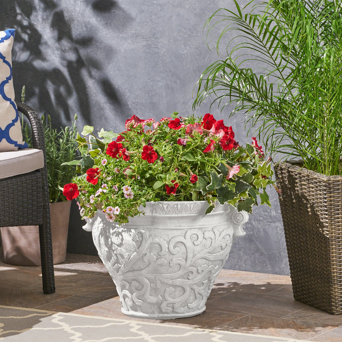 Antique White Largo Planter with Lightweight Concrete - Antique White