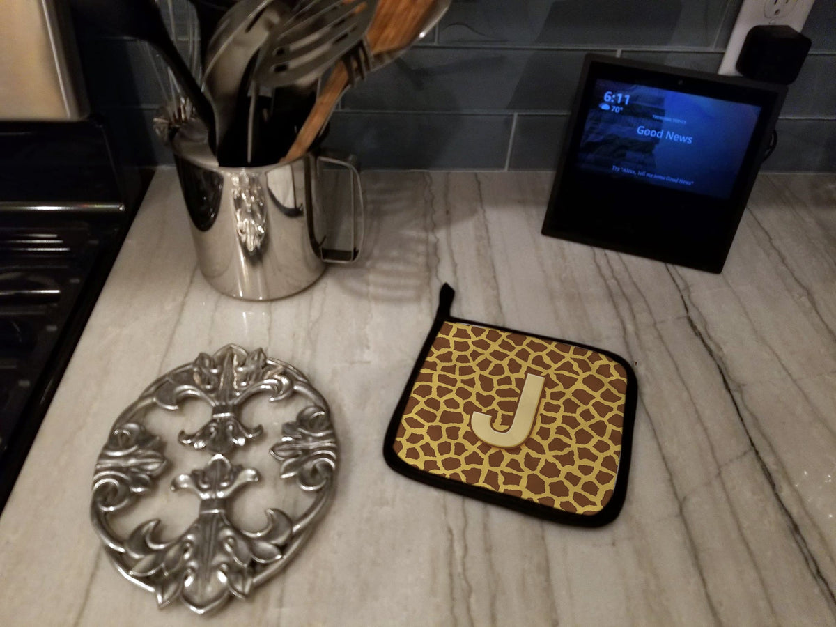 Letter J Initial Monogram - Giraffe Pot Holder Set of 2 Heat Resistant Quilted Hot Pads 7.5 x 7.5 Inch, Insulated Kitchen Trivets for Cooking & Baking