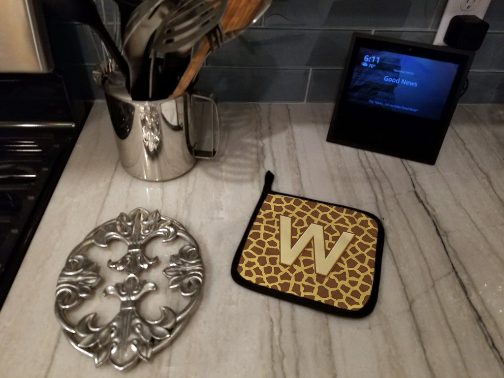 Letter W Initial Monogram - Giraffe Pot Holder Set of 2 Heat Resistant Quilted Hot Pads 7.5 x 7.5 Inch, Insulated Kitchen Trivets for Cooking & Baking