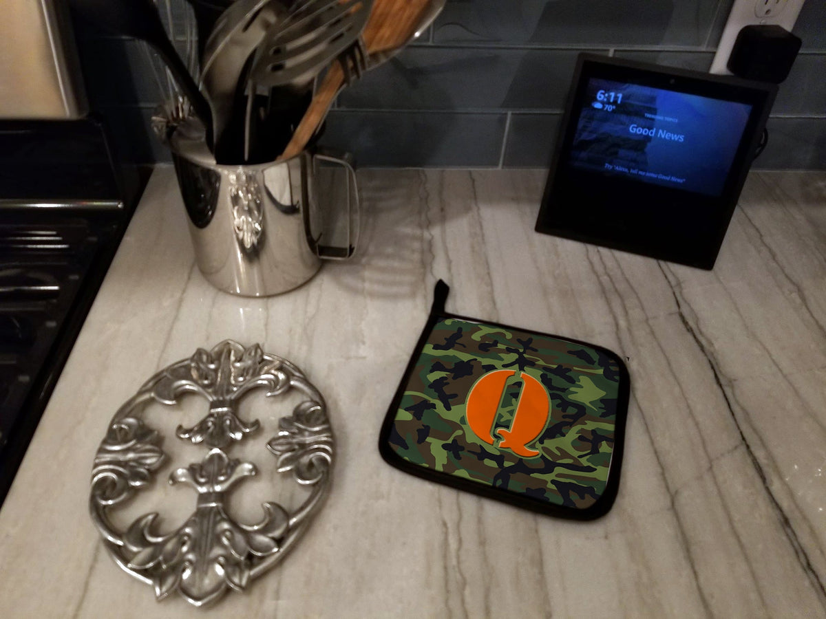 Letter Q Monogram - Camo Green Pot Holder Set of 2 Heat Resistant Quilted Hot Pads 7.5 x 7.5 Inch, Insulated Kitchen Trivets for Cooking & Baking
