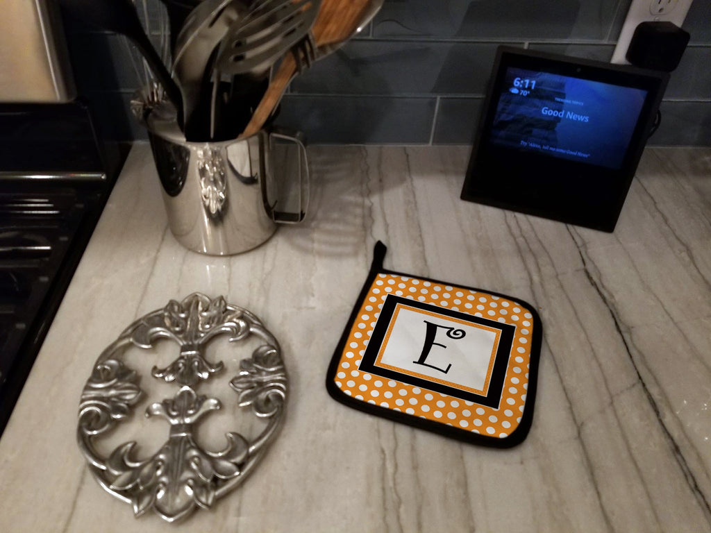 Letter E Initial Monogram - Orange Polkadots Pot Holder Set of 2 Heat Resistant Quilted Hot Pads 7.5 x 7.5 Inch, Insulated Kitchen Trivets for Cooking & Baking