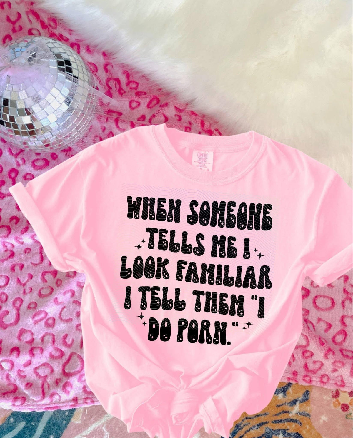 When Someone Tells Me I Look Familiar Graphic Tee