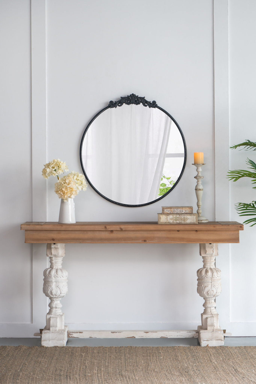 Classic Design Wall Mirror with Baroque-Inspired Frame – Gold or Black