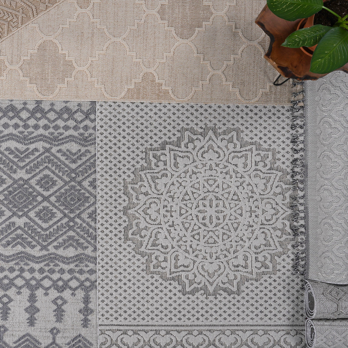 Guros Collection 4' x 6' Area Rug with Stain-Resistant Polypropylene - Ivory or Grey+White