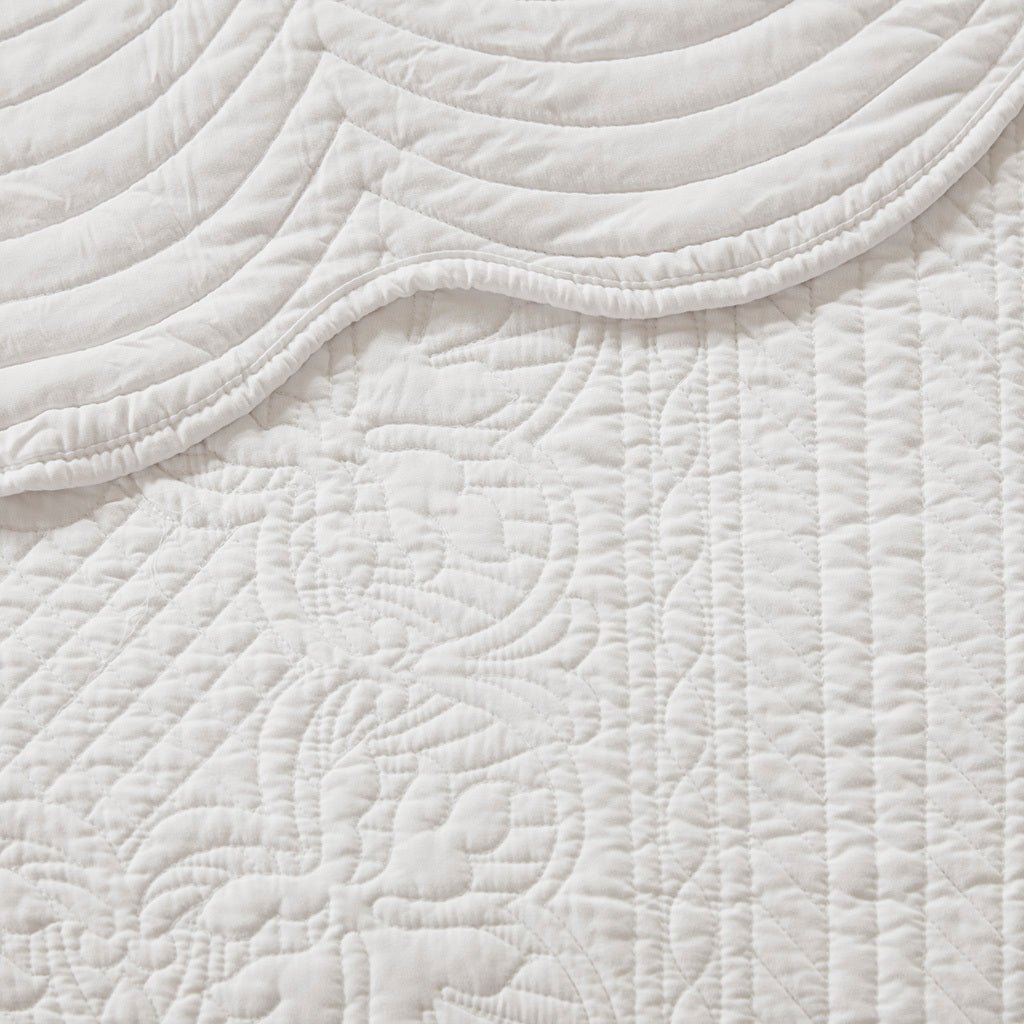 3 Piece Reversible Scalloped Edge Quilt Set White King/Cal King