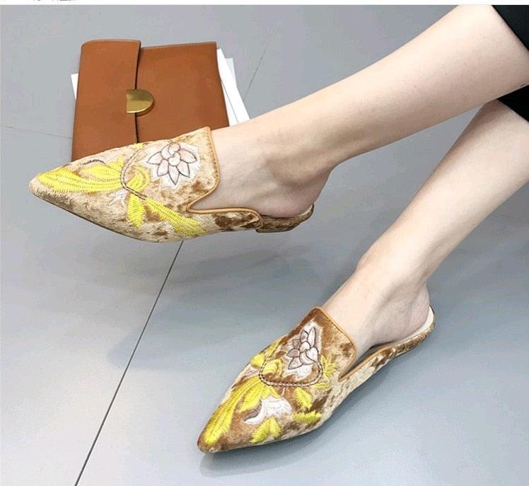 Fashion Embroidery Women Fur Slides Half Slippers Velvet Shoes Flats Flower Decoration Low Heel Flats Leather Slip On Backless Sandals For Girls Womens Work Slides Shoes