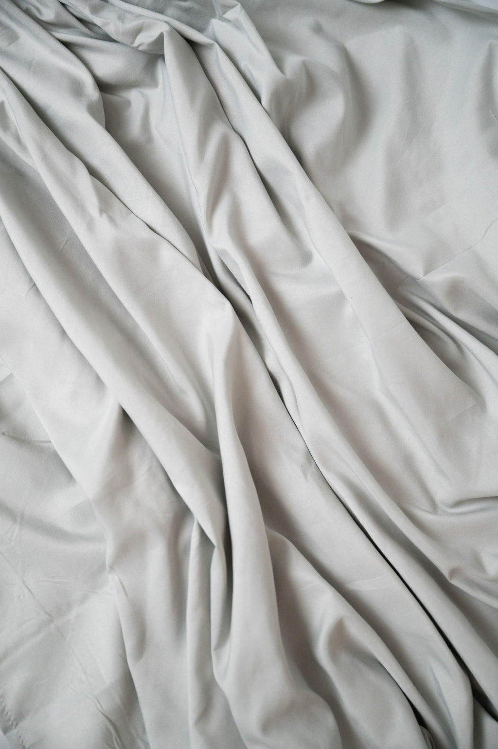 Micro and Bamboo Hypoallergenic Split Sheet Set with Thermo-Regulating Comfort - White or Gray